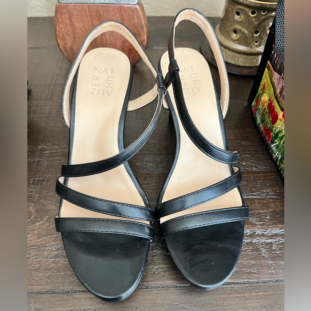 Naturalizer size 9 heels